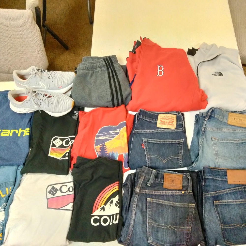 Huge Men's lot of clothes !!!! Lucky , Nike , Columbia , Levis